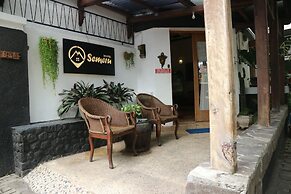 Semeru Hostel Malang - Adults Only