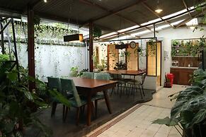 Semeru Hostel Malang - Adults Only