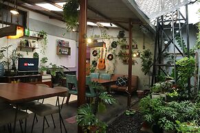 Semeru Hostel Malang - Adults Only