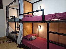 Semeru Hostel Malang - Adults Only