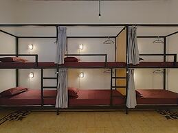 Semeru Hostel Malang - Adults Only
