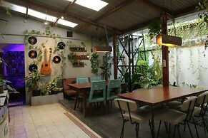 Semeru Hostel Malang - Adults Only