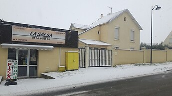 Guesthouse near Charles De Gaulle Airport