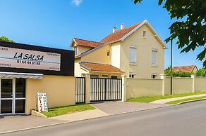 Guesthouse near Charles De Gaulle Airport