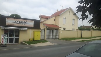 Guesthouse near Charles De Gaulle Airport