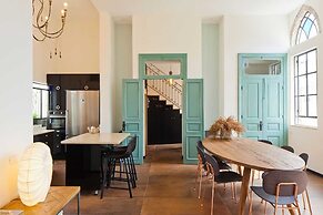 Designed Jaffa Haven with Rooftop by Sea N' Rent