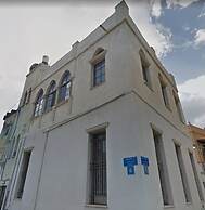 Designed Jaffa Haven with Rooftop by Sea N' Rent