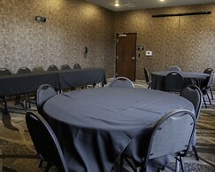 Cobblestone Hotel & Suites - Two Rivers