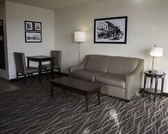 Cobblestone Hotel & Suites - Two Rivers