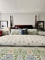 The Holly and Ivy Inn