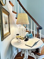 The Holly and Ivy Inn