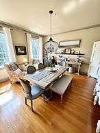 The Holly and Ivy Inn