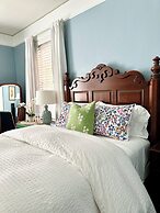 The Holly and Ivy Inn