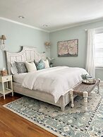 The Holly and Ivy Inn