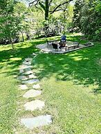 The Holly and Ivy Inn