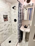 The Holly and Ivy Inn