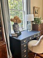 The Holly and Ivy Inn