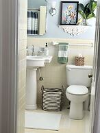 The Holly and Ivy Inn