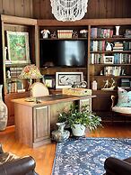 The Holly and Ivy Inn