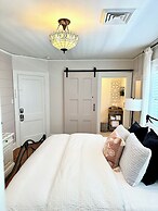 The Holly and Ivy Inn