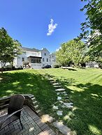 The Holly and Ivy Inn