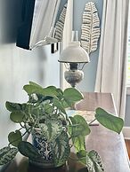 The Holly and Ivy Inn