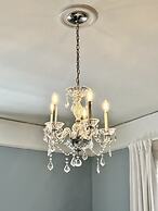 The Holly and Ivy Inn