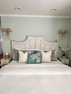 The Holly and Ivy Inn