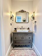 The Holly and Ivy Inn