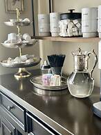 The Holly and Ivy Inn