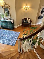 The Holly and Ivy Inn