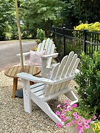 The Holly and Ivy Inn