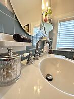 The Holly and Ivy Inn