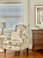 The Holly and Ivy Inn