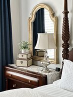 The Holly and Ivy Inn