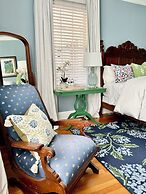 The Holly and Ivy Inn