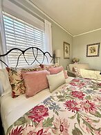 The Holly and Ivy Inn