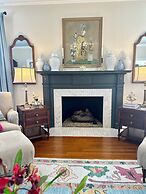 The Holly and Ivy Inn