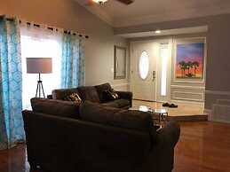 6149 Sandcrest · Next TO Universal. 8 Beds. Pool. Very Clean