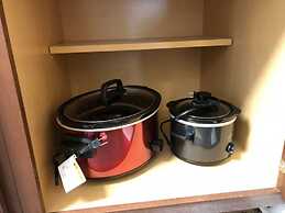 6149 Sandcrest · Next TO Universal. 8 Beds. Pool. Very Clean