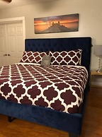 6149 Sandcrest · Next TO Universal. 8 Beds. Pool. Very Clean