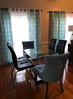 6149 Sandcrest · Next TO Universal. 8 Beds. Pool. Very Clean