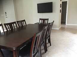 10 Beds! Modern House. Universal & Convention