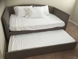 10 Beds! Modern House. Universal & Convention