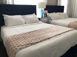 Tideview 166 · NEW Ultra Modern & Super Clean 3 Full Suites