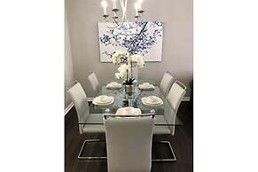 Tideview 166 · NEW Ultra Modern & Super Clean 3 Full Suites