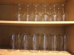 Tideview 166 · NEW Ultra Modern & Super Clean 3 Full Suites