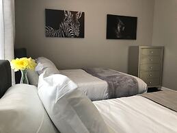 Tideview 166 · NEW Ultra Modern & Super Clean 3 Full Suites