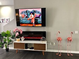 Tideview 166 · NEW Ultra Modern & Super Clean 3 Full Suites