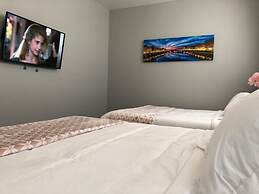 Tideview 166 · NEW Ultra Modern & Super Clean 3 Full Suites